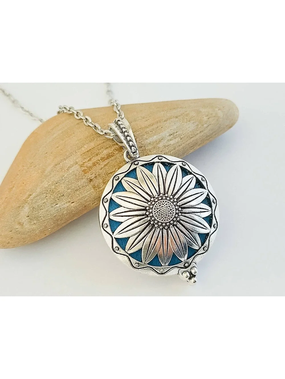 Silver Flower Necklace with Changeable Aromatherapy Disc